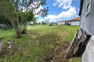468 W Washington (2 Lots) St, Giddings, TX 78942 - Photo 9