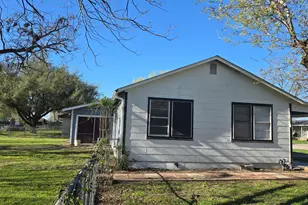 305 N 5th St, Thorndale, TX 76577 - Photo 15