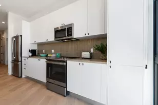 800 Embassy Dr, Austin, TX 78702 - Photo 9