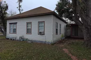 200 W Moerbe St, Thorndale, TX 76577 - Photo 19