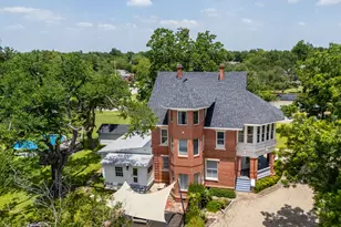 1220 W Lake Dr, Taylor, TX 76574 - Photo 1