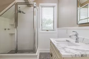 1220 W Lake Dr, Taylor, TX 76574 - Photo 9