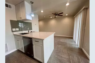 901 E 40th Street #102, Austin, TX 78751 - Photo 5