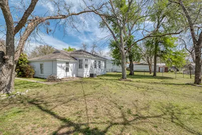 710 N Avenue H, Elgin, TX 78621 - Photo 23