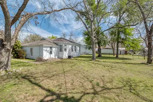 710 N Ave H, Elgin, TX 78621 - Photo 23