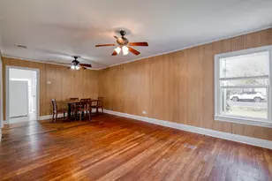 710 N Ave H, Elgin, TX 78621 - Photo 3