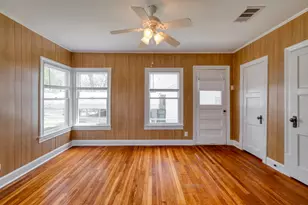 710 N Ave H, Elgin, TX 78621 - Photo 7