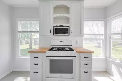 710 N Avenue H, Elgin, TX 78621 - Photo 11