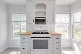 710 N Ave H, Elgin, TX 78621 - Photo 11