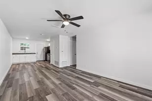 1911 Hearthside Dr, Austin, TX 78757 - Photo 3