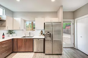 3008 E 14th 1/2 St, Austin, TX 78702 - Photo 17