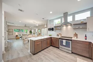 3008 E 14th 1/2 St, Austin, TX 78702 - Photo 15