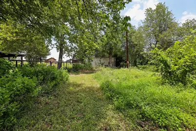 2089 Fm 1704, Elgin, TX 78621 - Photo 25