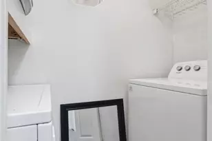 501 W 26th St, Austin, TX 78705 - Photo 5