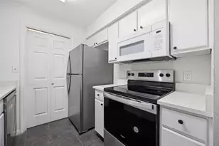 501 W 26th St, Austin, TX 78705 - Photo 17