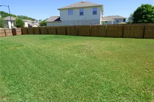 1600 Melissa Oaks Ln Ln, Austin, TX 78744 - Photo 3