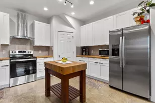 326 Tahitian Dr, Bastrop, TX 78602 - Photo 9