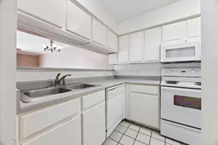 501 W 26th St, Austin, TX 78705 - Photo 3
