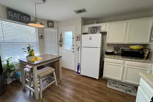 1015 Thackeray Ln, Pflugerville, TX 78660 - Photo 5