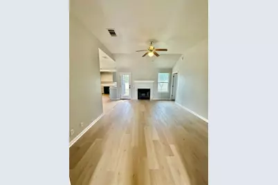 706 N Creek Boulevard, Leander, TX 78641 - Photo 3
