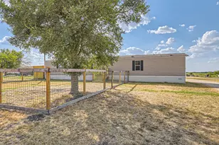 517 Crossroads Dr, Dale, TX 78616 - Photo 5