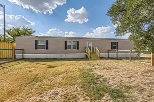 517 Crossroads Dr, Dale, TX 78616 - Photo 3