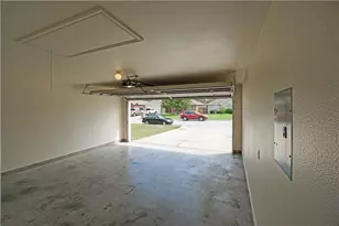 2903 Don Hill Ln, Taylor, TX 76574 - Photo 21