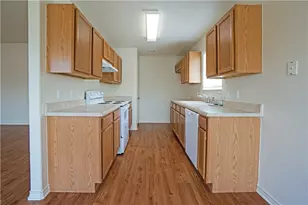 2903 Don Hill Ln, Taylor, TX 76574 - Photo 5