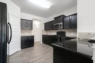 112 Hawkins Ct, Hutto, TX 78634 - Photo 9