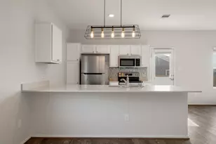 817 Circle Wy, Jarrell, TX 76537 - Photo 9