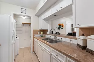 6718 Silvermine Dr, Austin, TX 78736 - Photo 11