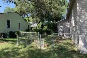 301 Cardinal St, San Marcos, TX 78666 - Photo 9