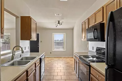 203 Altamont Street, Hutto, TX 78634 - Photo 5