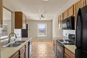 203 Altamont St, Hutto, TX 78634 - Photo 5