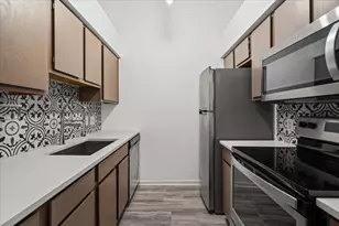 1705 Crossing Pl, Austin, TX 78741 - Photo 9