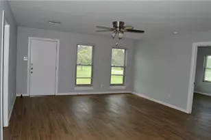 137 Colorado Cir, Cedar Creek, TX 78612 - Photo 5