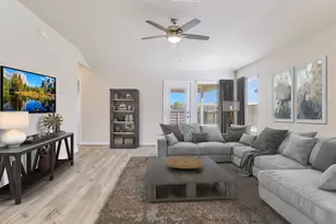 807 Universal Dr, Hutto, TX 78634 - Photo 11