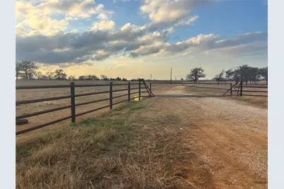 2039 County Road 326, Giddings, TX 78942 - Photo 17