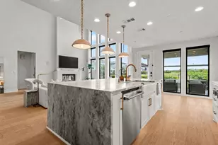 8404 Ambergill Ct, Austin, TX 78744 - Photo 9