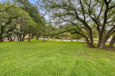 201 Crescent Bluff, Lakeway, TX 78734 - Photo 33