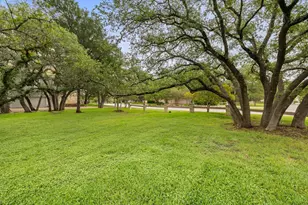 201 Crescent Bluff, Lakeway, TX 78734 - Photo 33