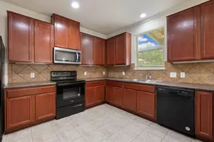 10909 Helms Deep Dr, Austin, TX 78754 - Photo 9