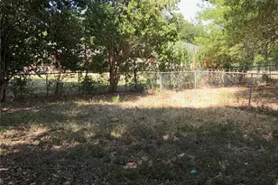 1303 N Bishop, San Marcos, TX 78666 - Photo 13