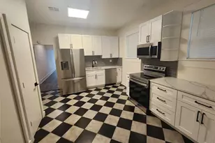 610 W 35th St, Austin, TX 78705 - Photo 5