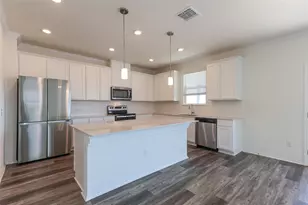 8203 Knoxville Trl, Austin, TX 78744 - Photo 5