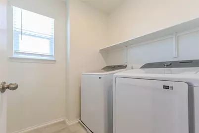 8203 Knoxville Trail, Austin, TX 78744 - Photo 31