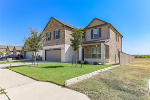 8203 Knoxville Trl, Austin, TX 78744 - Photo 3