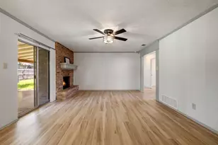 704 Brookwood Cir, Taylor, TX 76574 - Photo 11