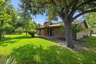 704 Brookwood Cir, Taylor, TX 76574 - Photo 33