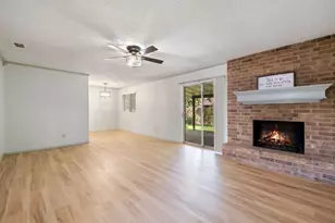 704 Brookwood Cir, Taylor, TX 76574 - Photo 7